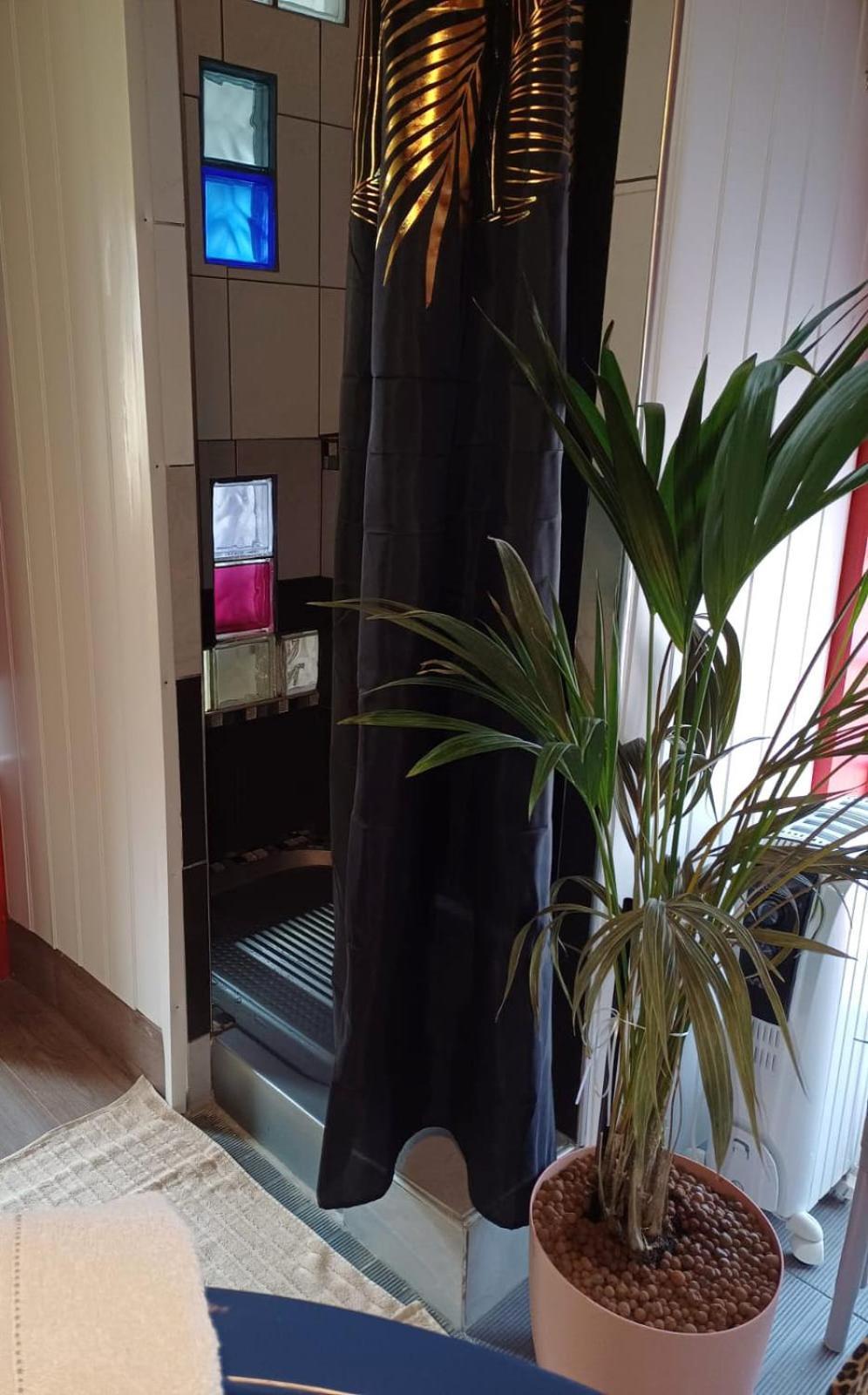 Le Lion Dort Bed and Breakfast Cormeilles-en-Parisis Exteriör bild